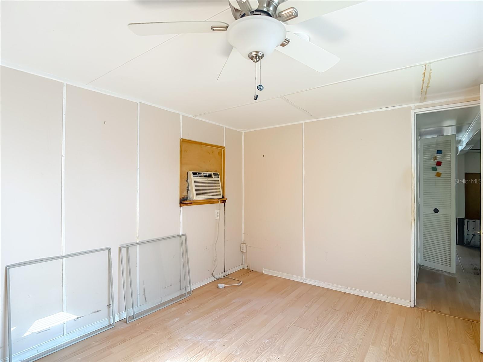 TB8449832 Property Photo