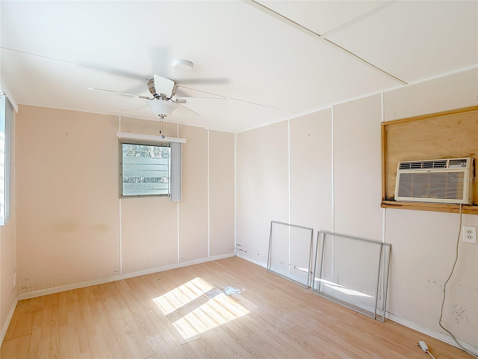 TB8449832 Property Photo