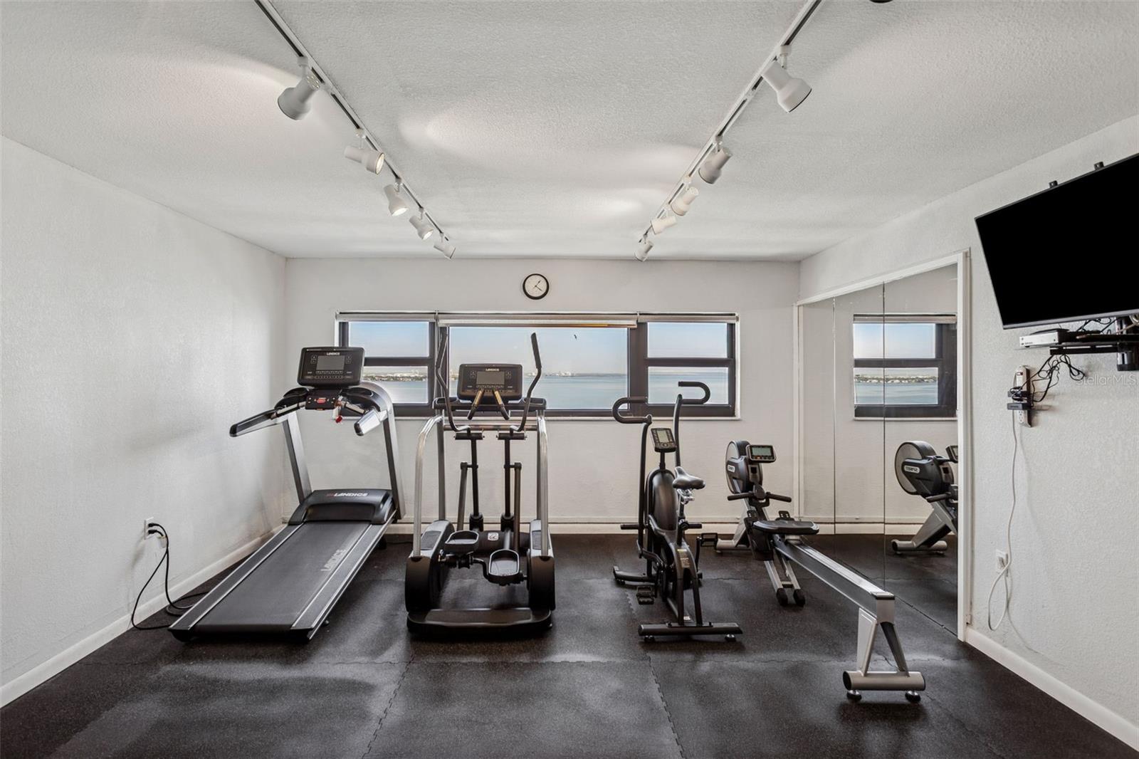 fitness center 2 (aerobic room)