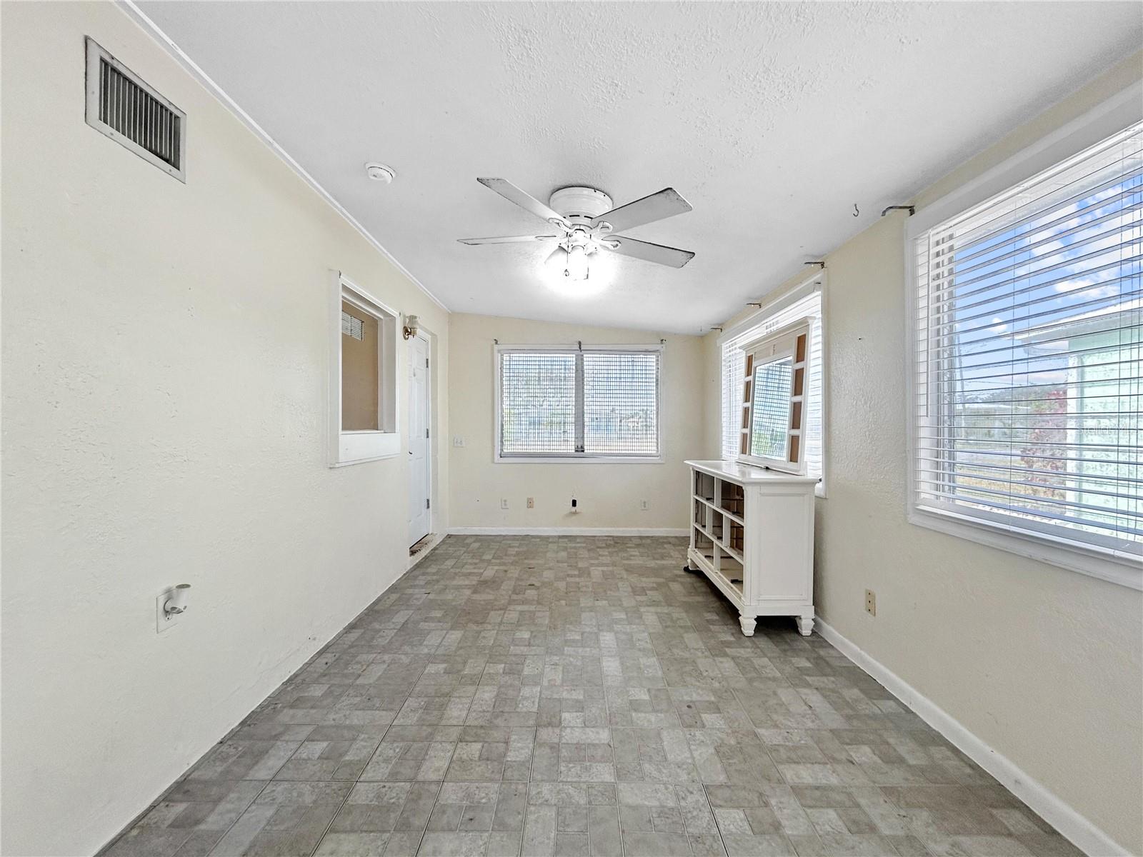 404 DUNN DR NE, PORT CHARLOTTE, FL, 33952