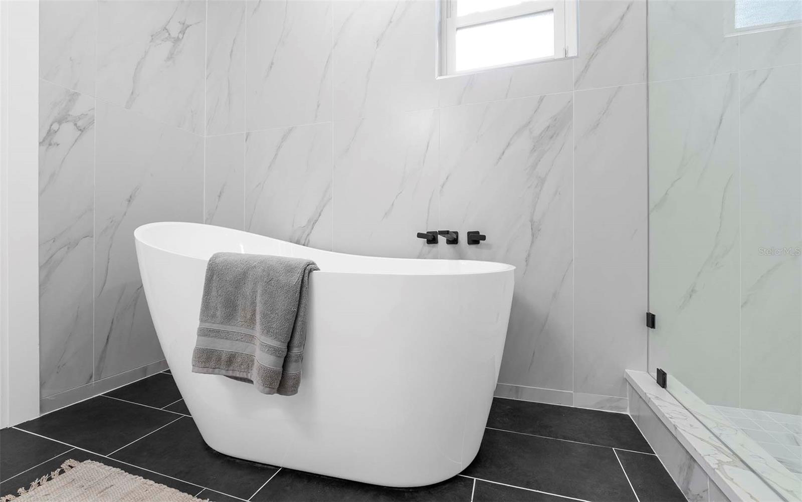 11201 HIDDEN VALLEY DR, TAMPA, FL, 33618