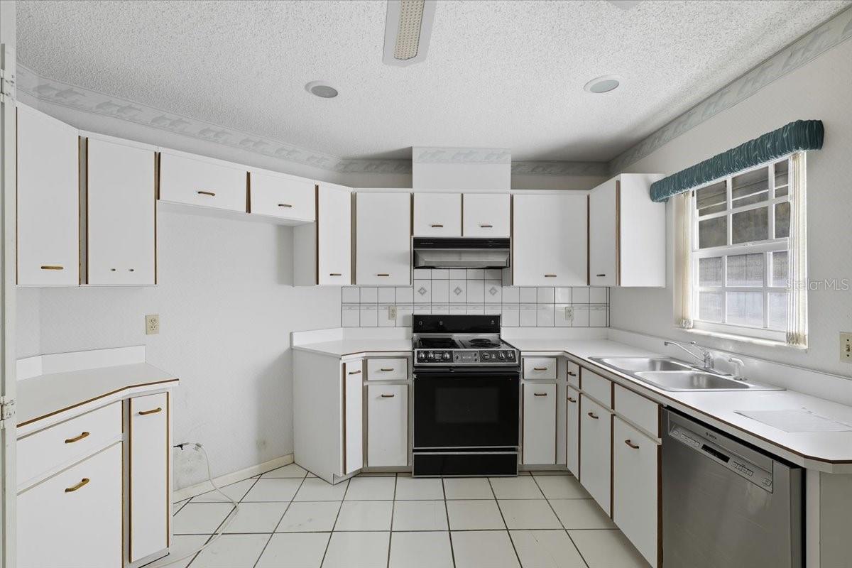 30 MEDFORD DR, PALM COAST, FL, 32137