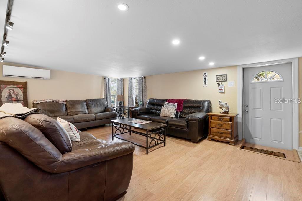 207 ROBINHOOD DR, DELAND, FL, 32724