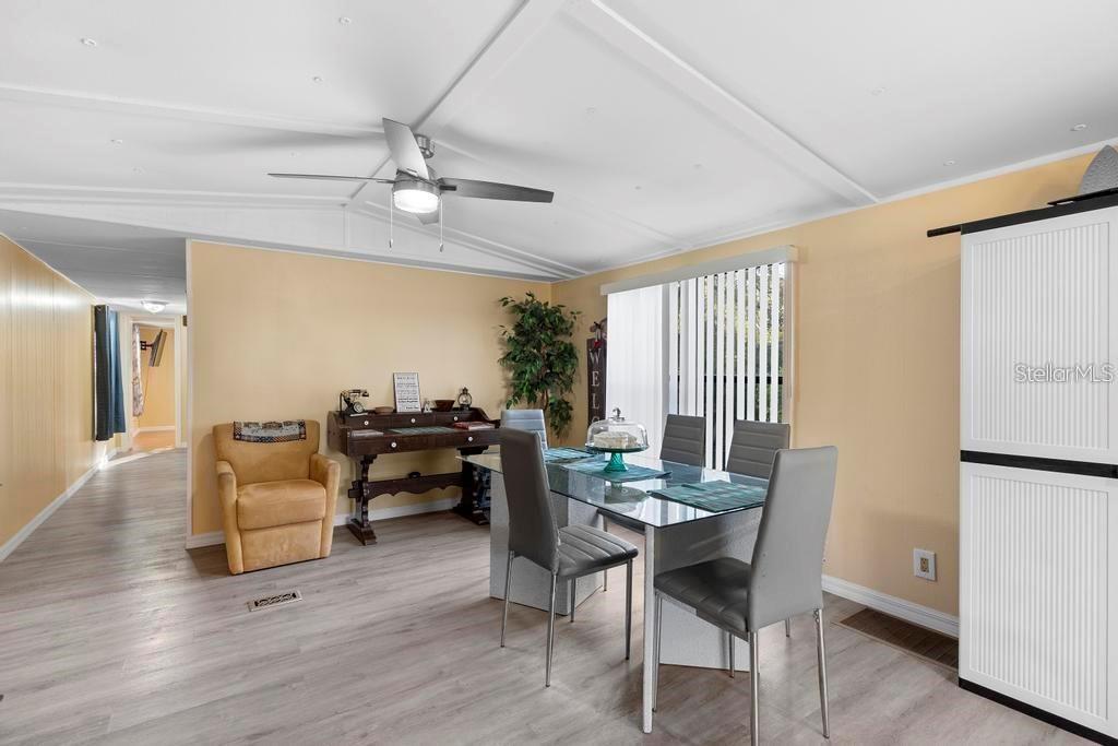 207 ROBINHOOD DR, DELAND, FL, 32724