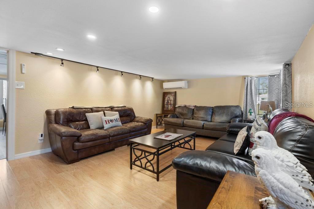 207 ROBINHOOD DR, DELAND, FL, 32724