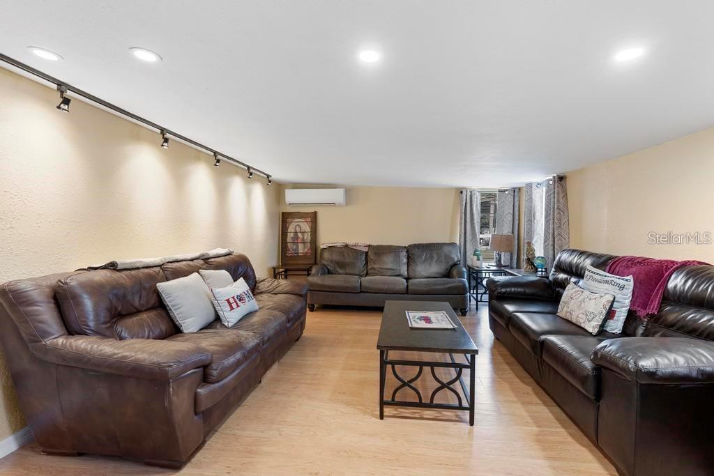 207 ROBINHOOD DR, DELAND, FL, 32724