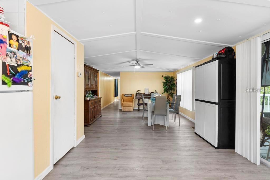 207 ROBINHOOD DR, DELAND, FL, 32724