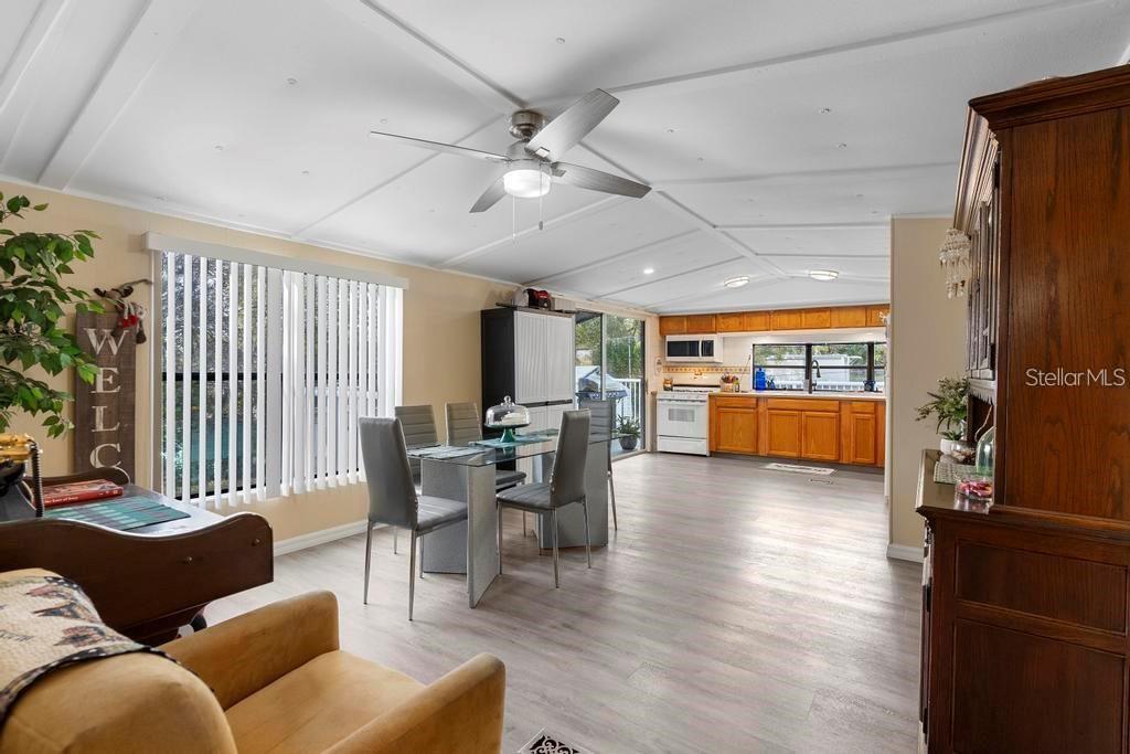 207 ROBINHOOD DR, DELAND, FL, 32724