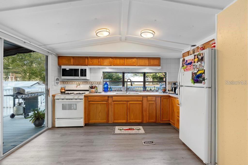 207 ROBINHOOD DR, DELAND, FL, 32724