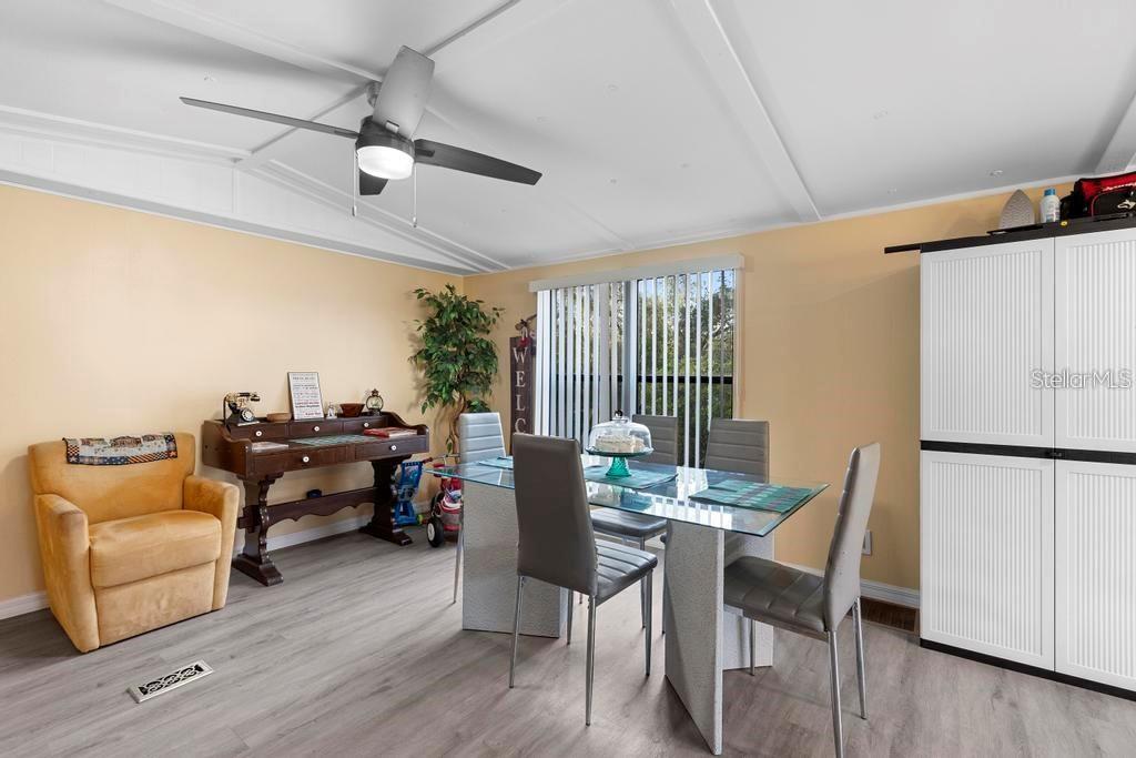 207 ROBINHOOD DR, DELAND, FL, 32724