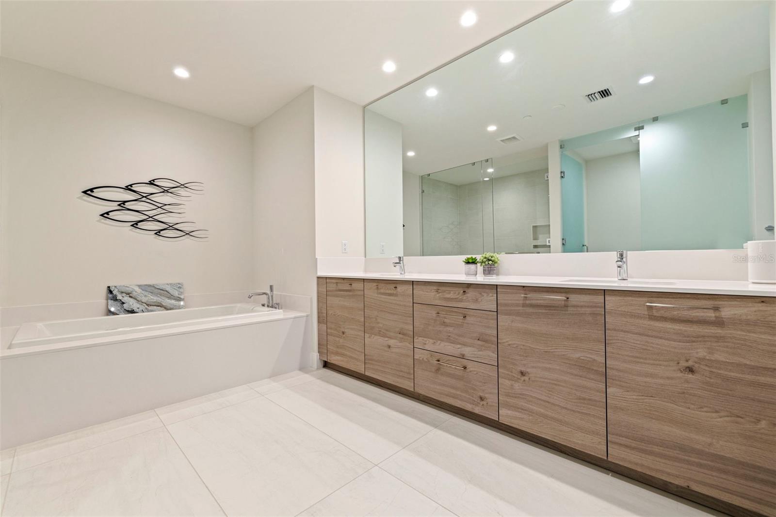 TB8449903 Property Photo