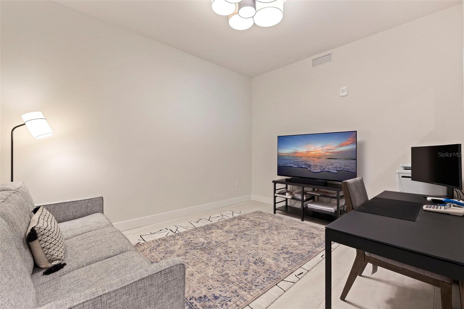 TB8449903 Property Photo