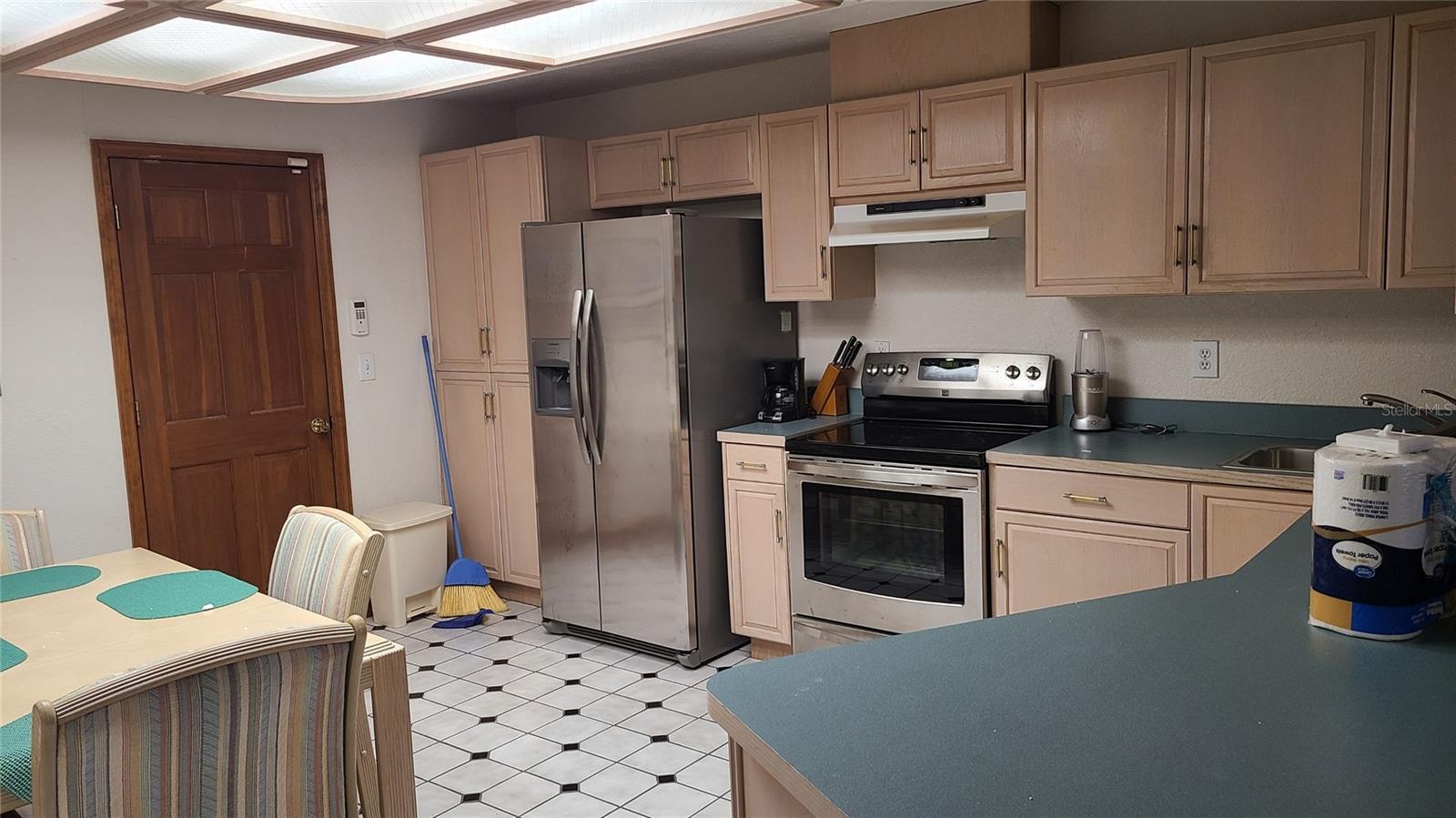 8404 BARRETT PL, TAMPA, FL, 33617