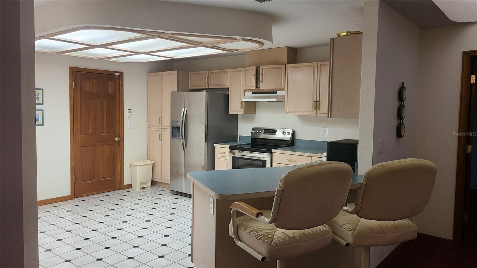 8404 BARRETT PL, TAMPA, FL, 33617