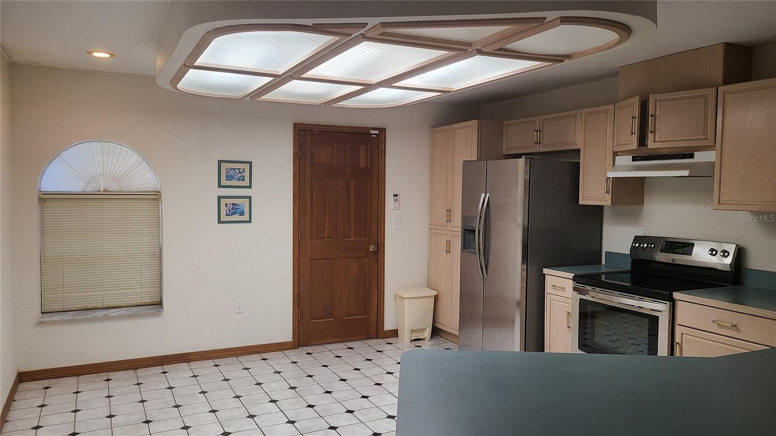 8404 BARRETT PL, TAMPA, FL, 33617