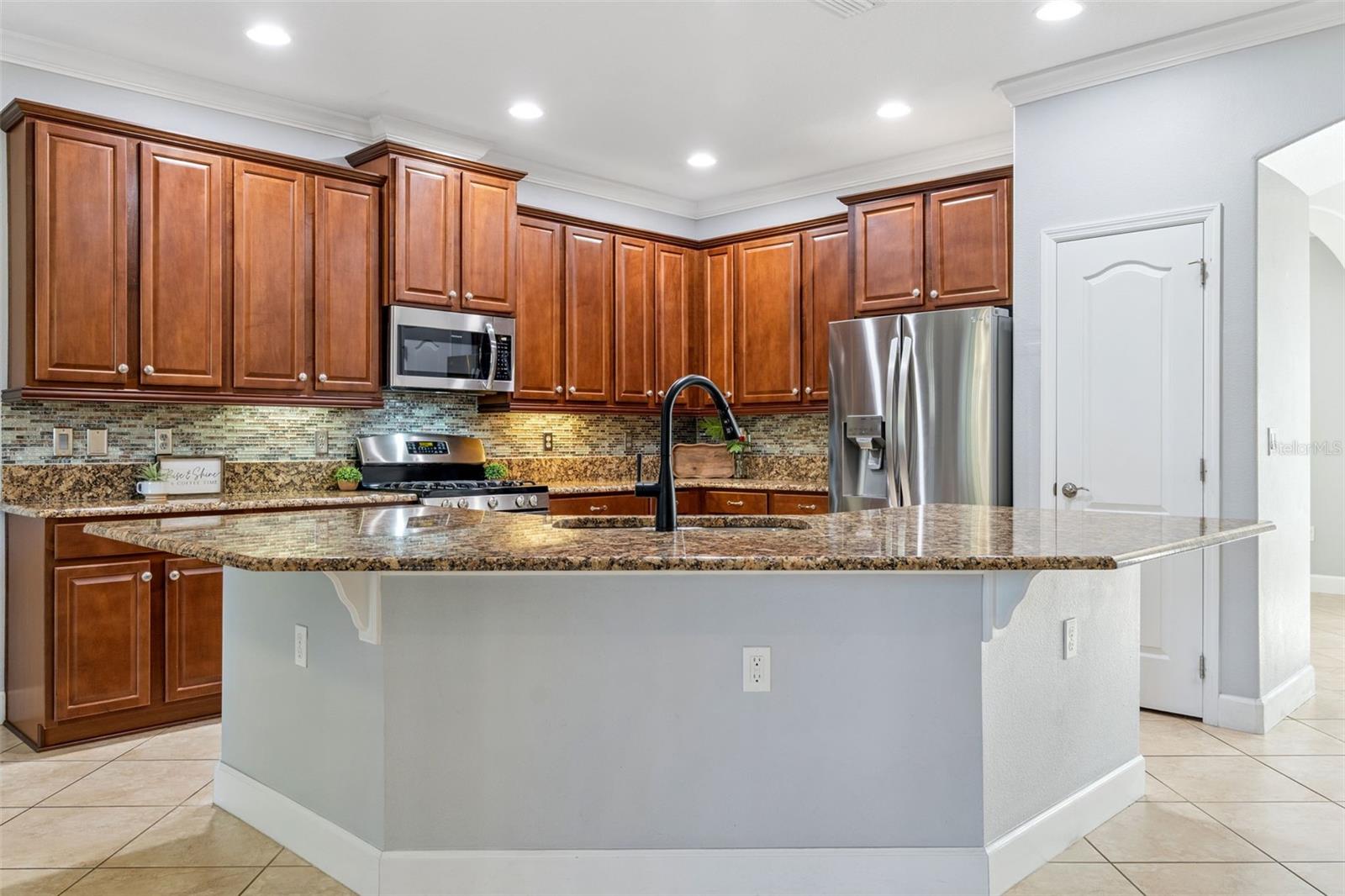 1631 VICTORIA GARDENS DR, DELAND, FL, 32724