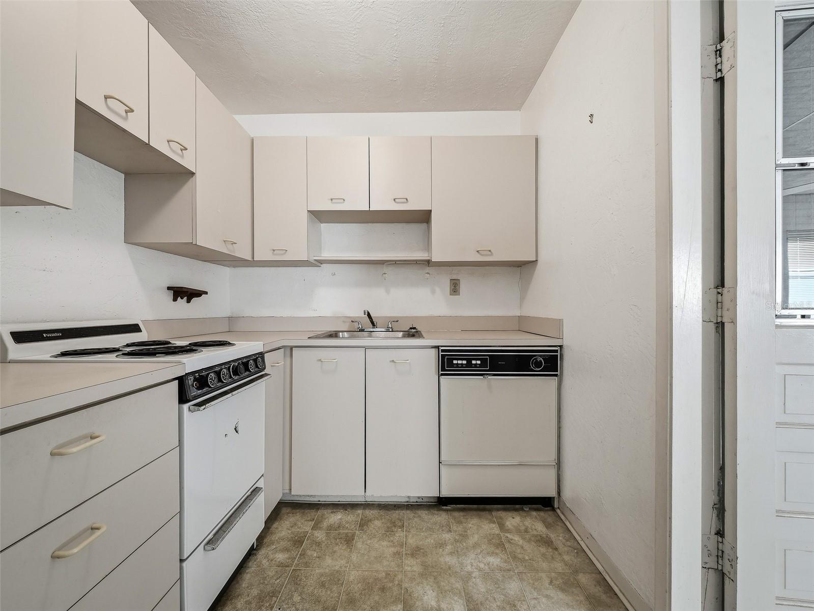 813 E 8TH AVE, NEW SMYRNA BEACH, FL, 32169