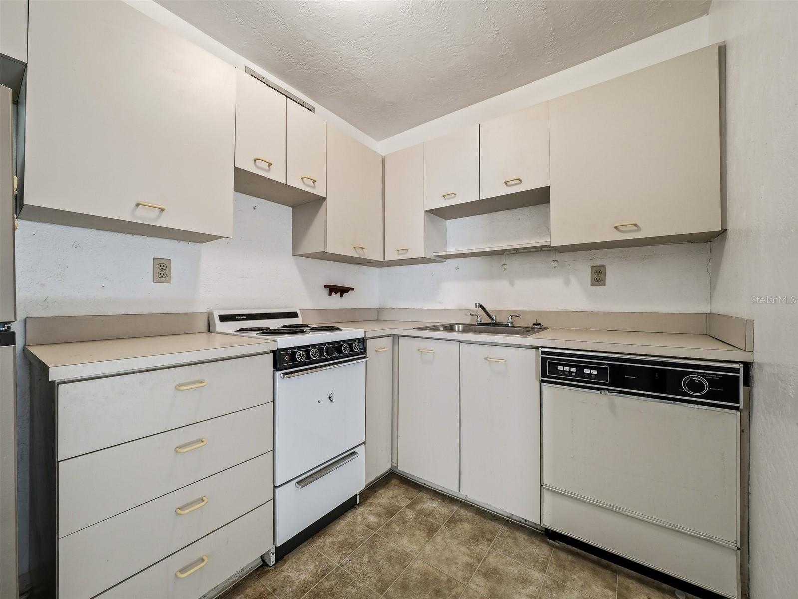 813 E 8TH AVE, NEW SMYRNA BEACH, FL, 32169