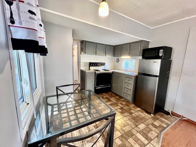 825 OAKWOOD DR, TARPON SPRINGS, FL, 34689