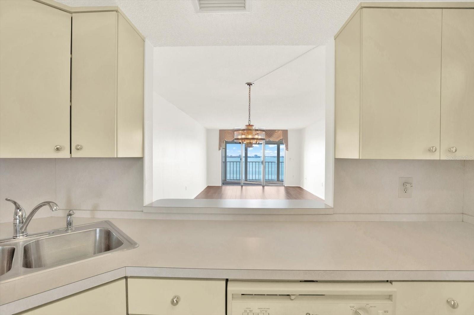 6060 SHORE BLVD S #909, GULFPORT, FL, 33707