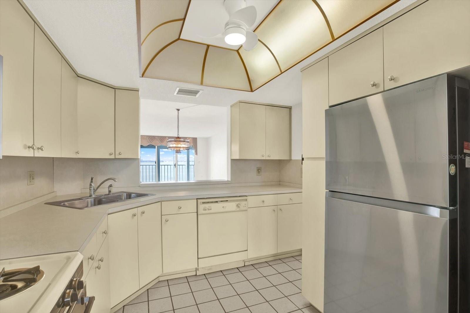 6060 SHORE BLVD S #909, GULFPORT, FL, 33707