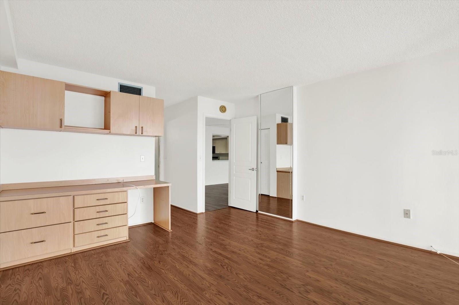 6060 SHORE BLVD S #909, GULFPORT, FL, 33707