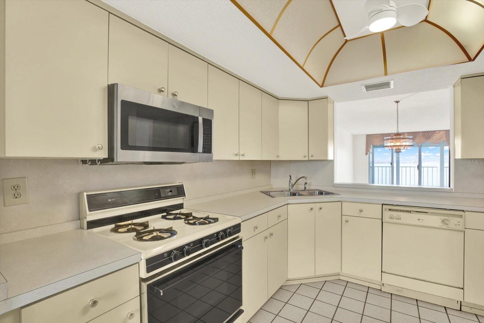 6060 SHORE BLVD S #909, GULFPORT, FL, 33707