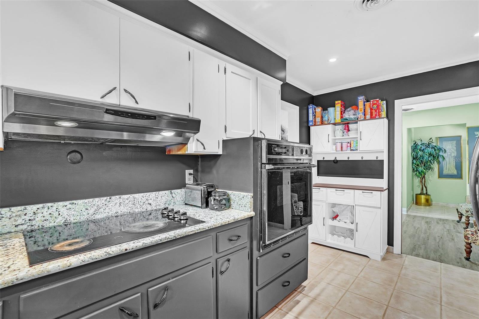 5643 SATEL DR, ORLANDO, FL, 32810