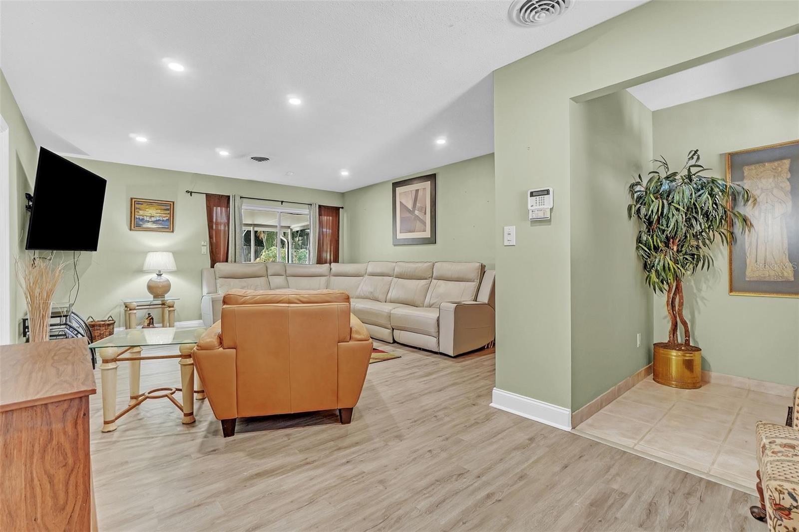 5643 SATEL DR, ORLANDO, FL, 32810