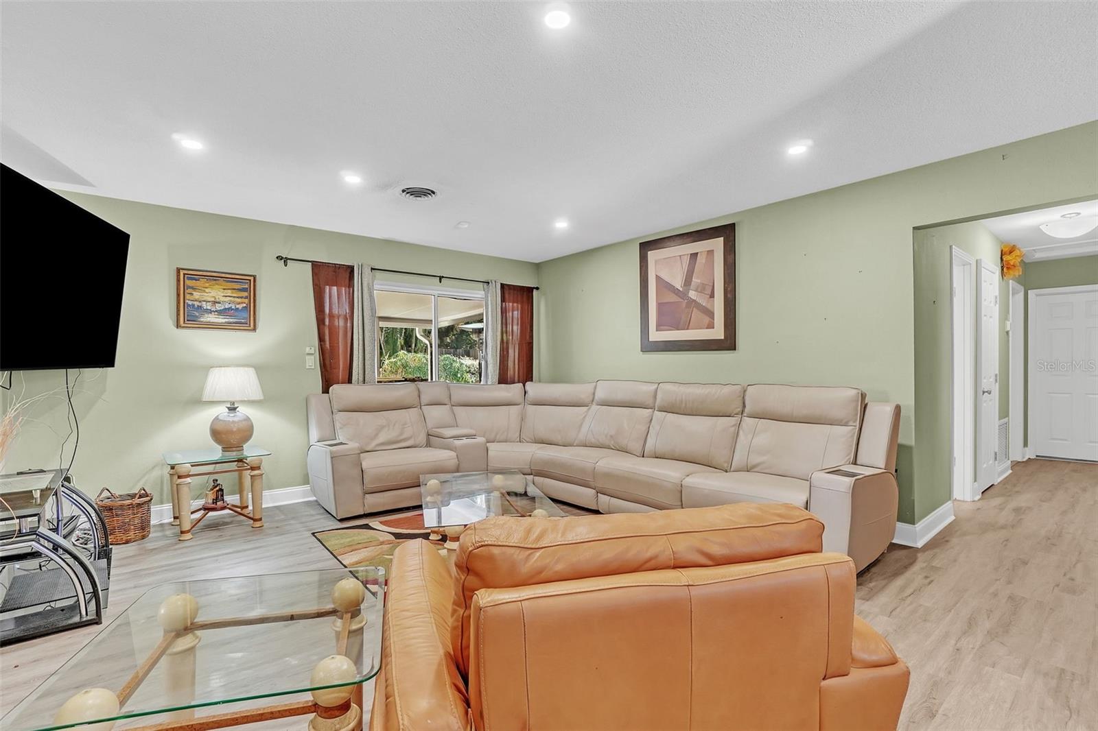 5643 SATEL DR, ORLANDO, FL, 32810