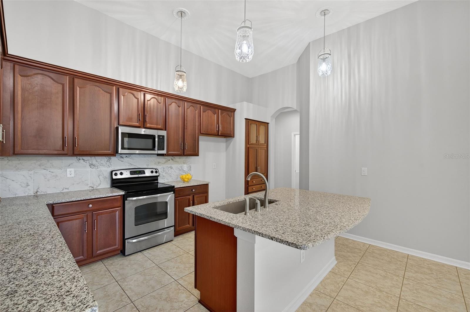 8437 WHITE POPLAR DR, RIVERVIEW, FL, 33578