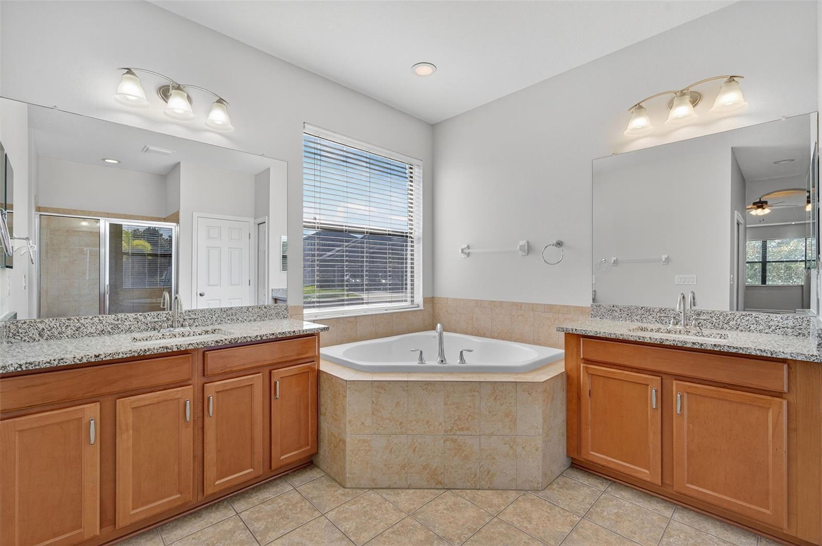 8437 WHITE POPLAR DR, RIVERVIEW, FL, 33578