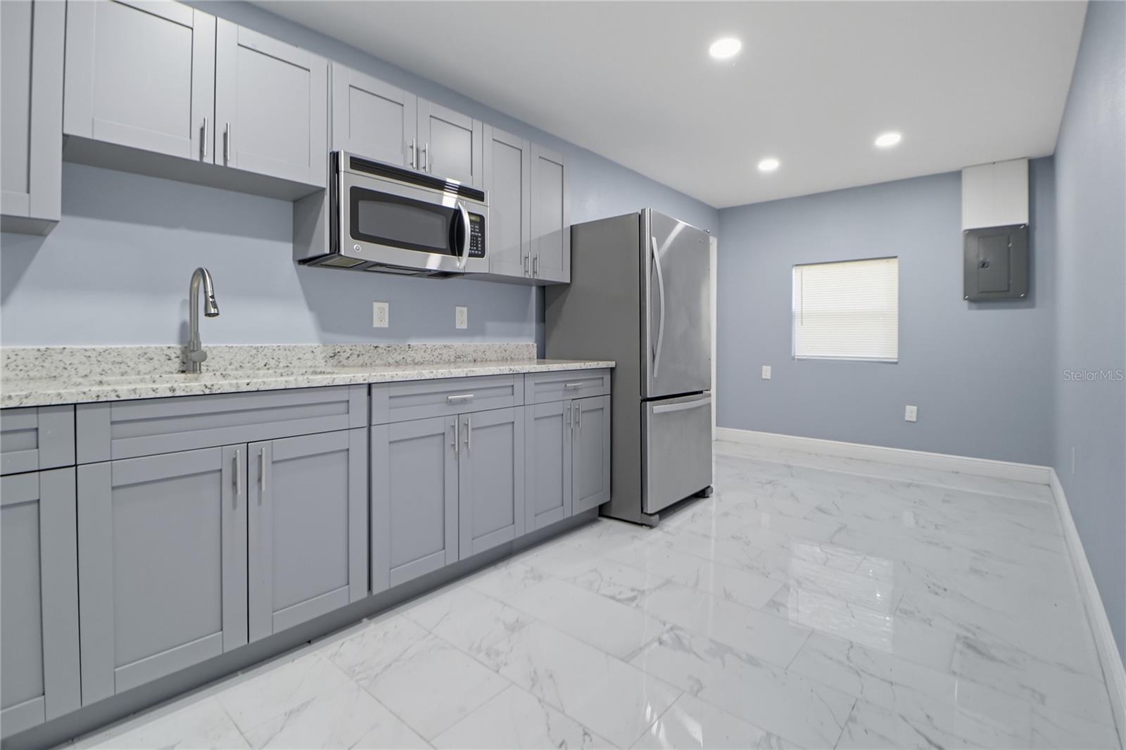 2011 E 148TH AVE, LUTZ, FL, 33549