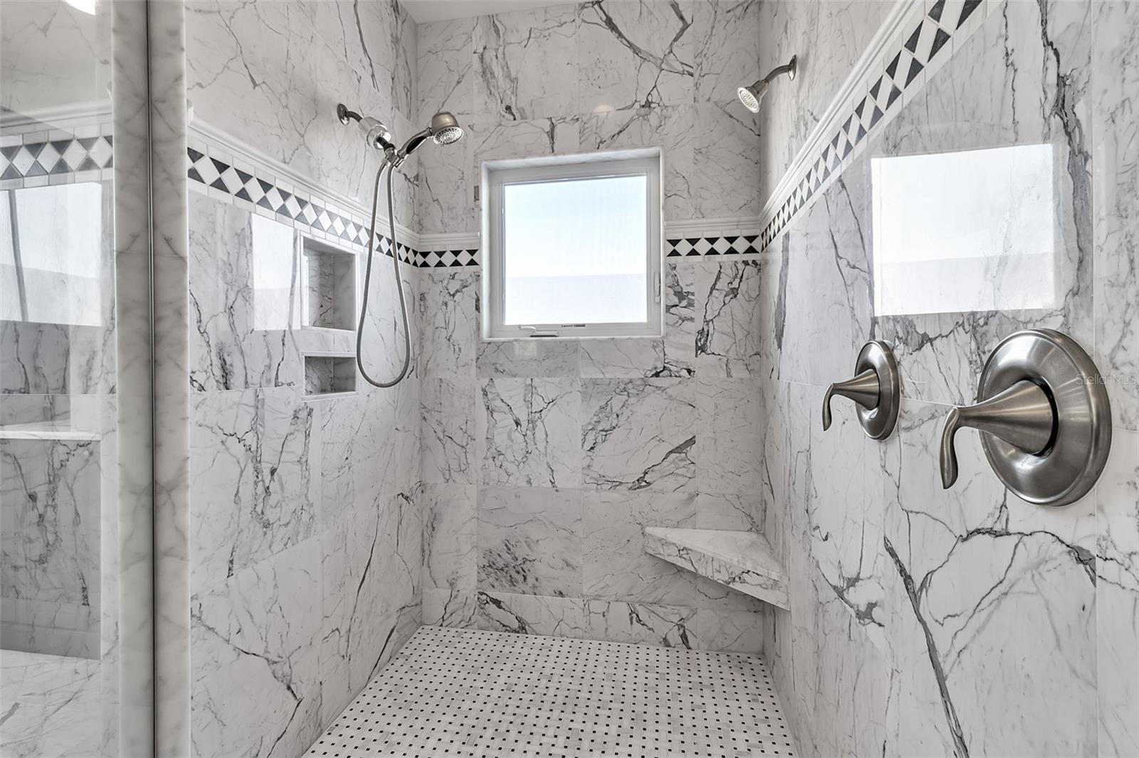 A4672783 Property Photo