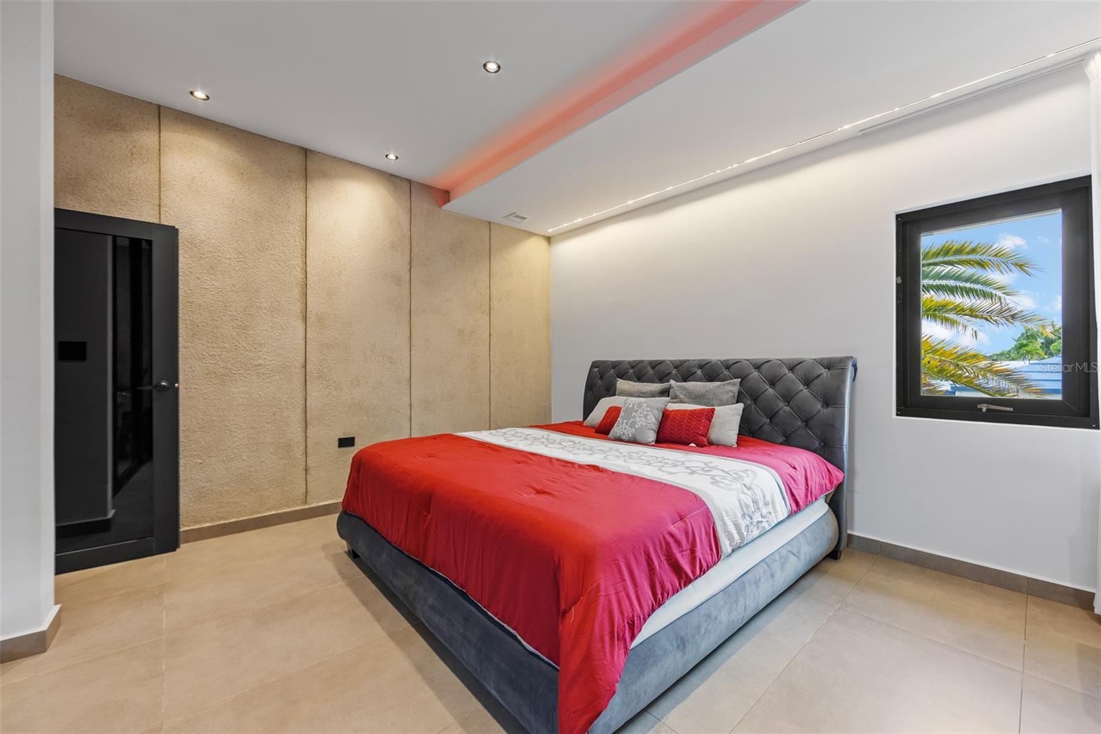 PR9117513 Property Photo