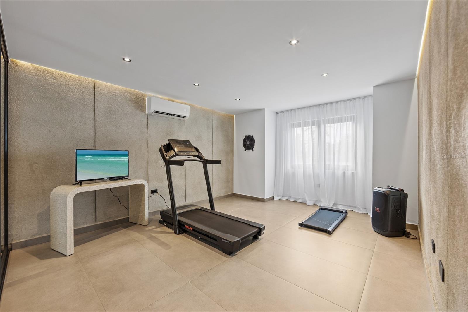 PR9117513 Property Photo