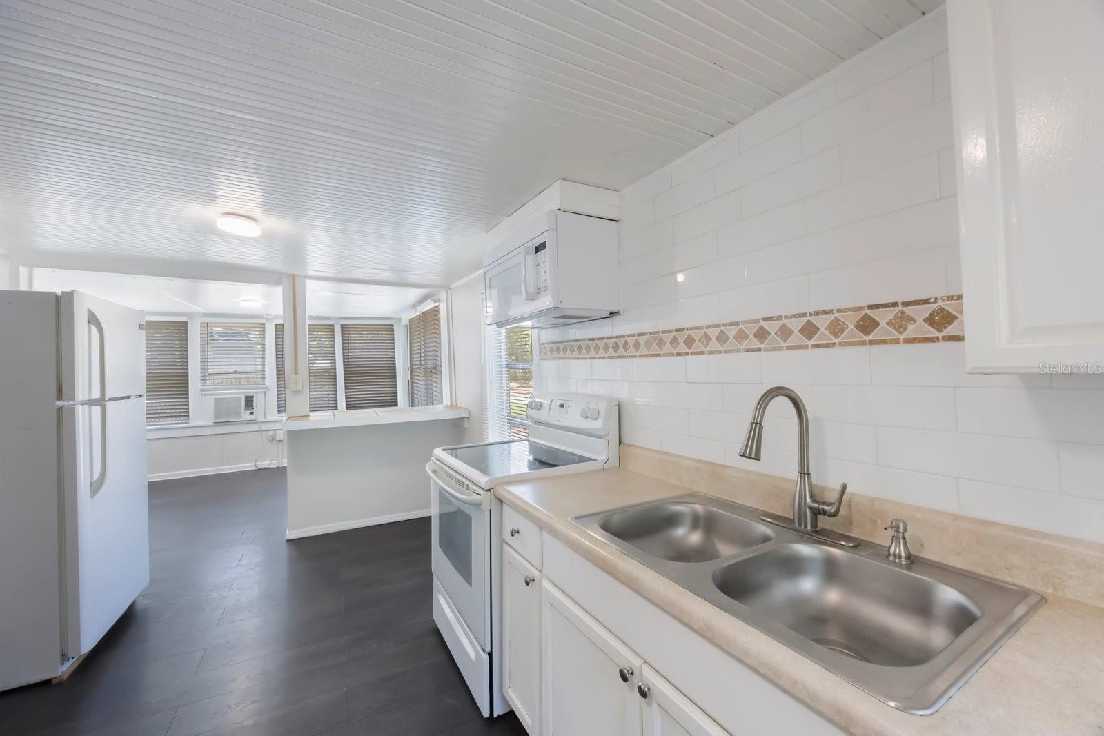 325 41ST ST N, ST PETERSBURG, FL, 33713