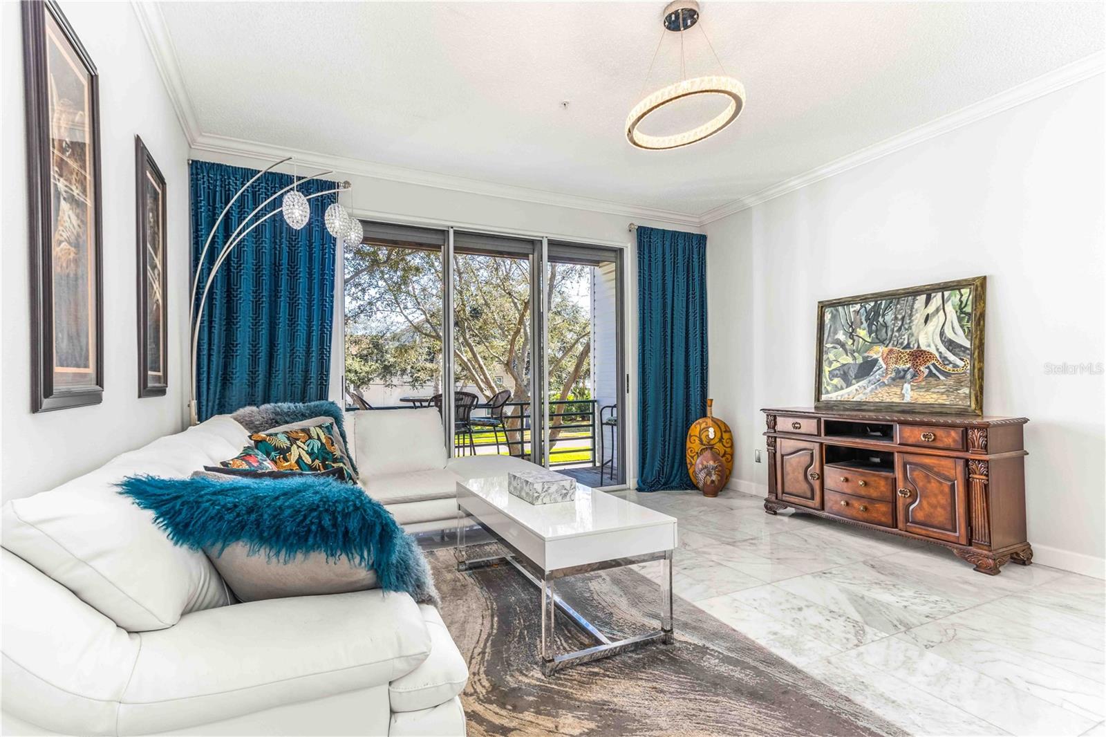 BEAUTIFUL LIVING AREA