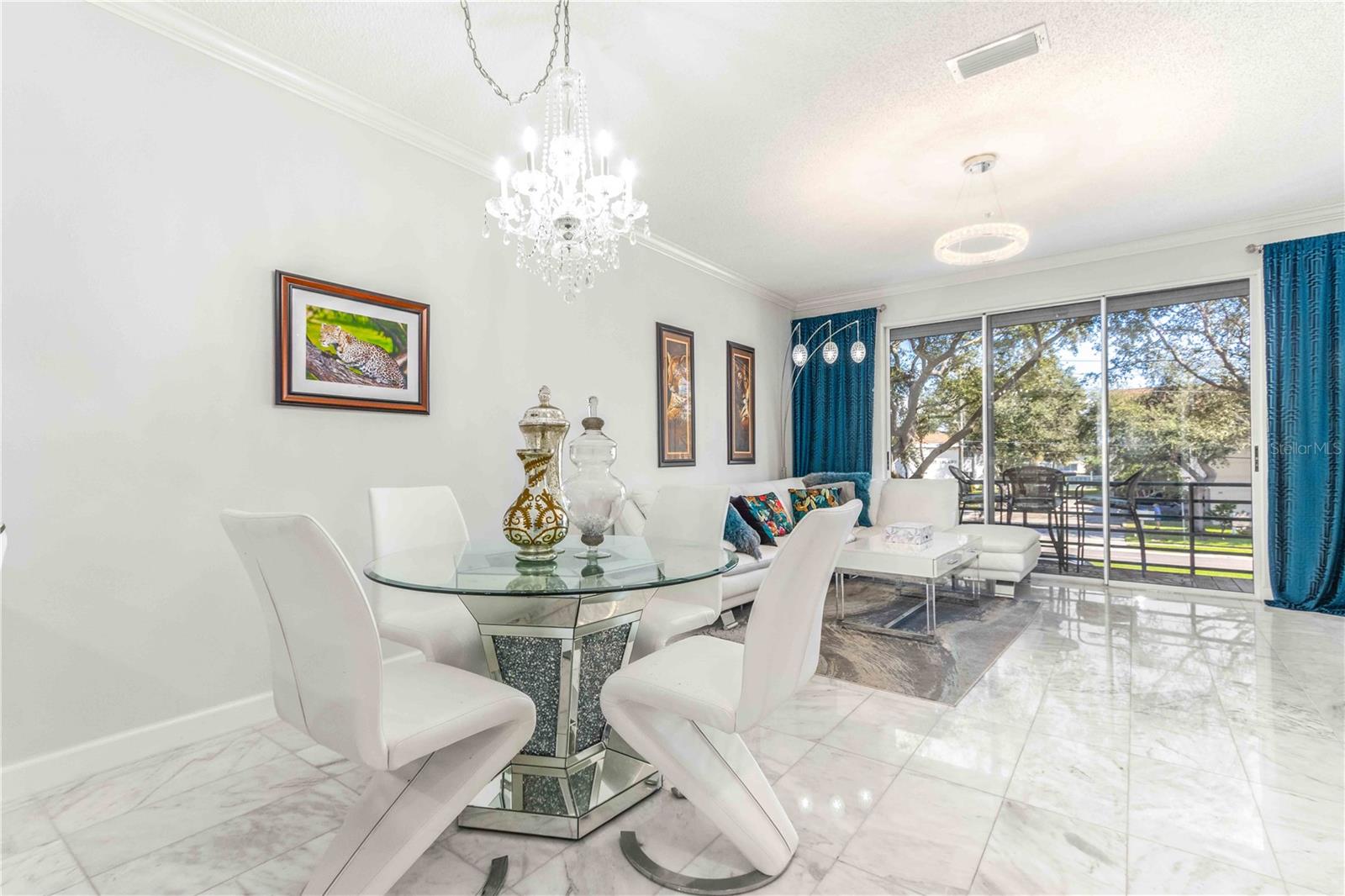 STUNNING OPEN FLOOR PLAN