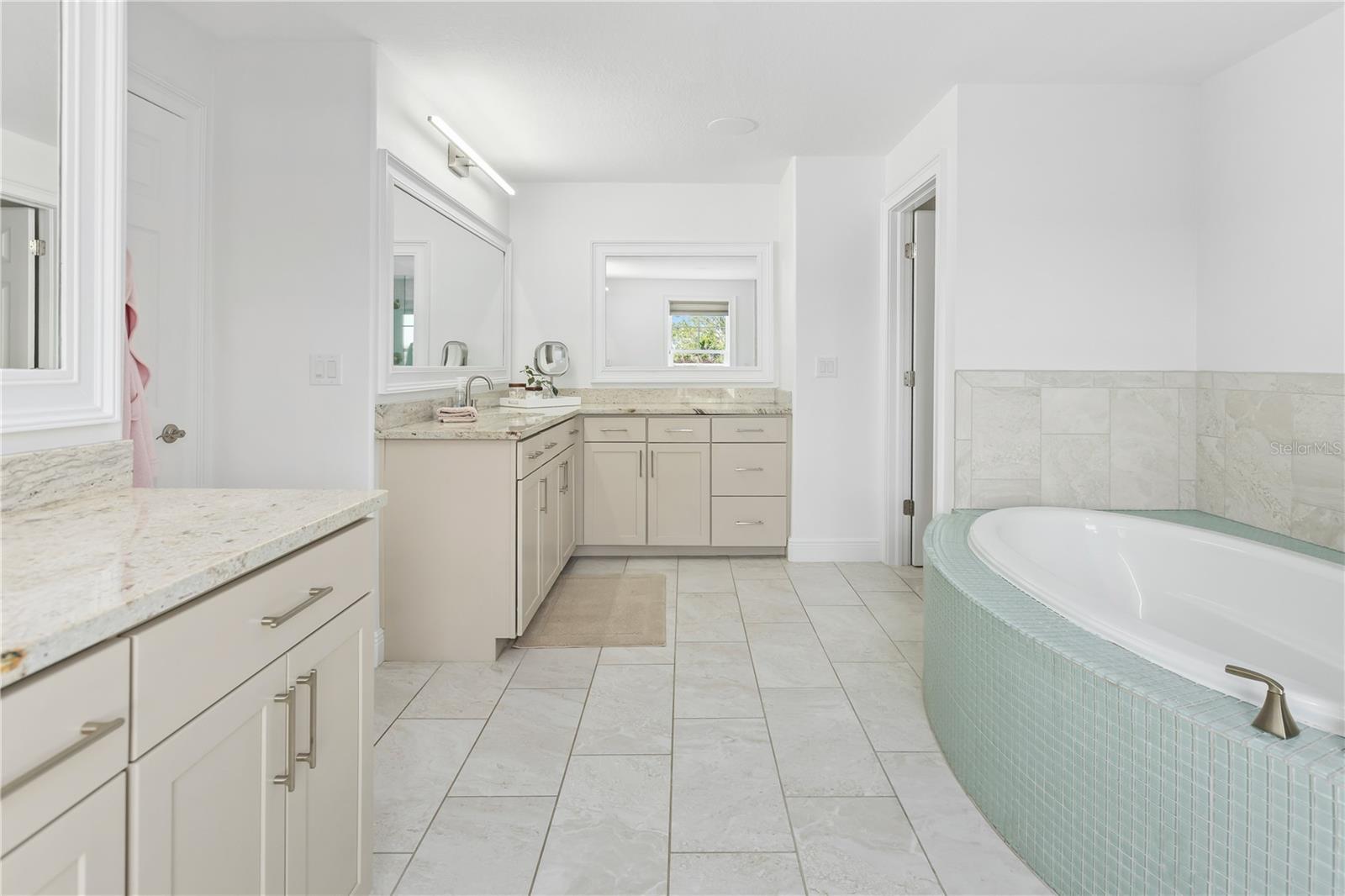 A4672889 Property Photo