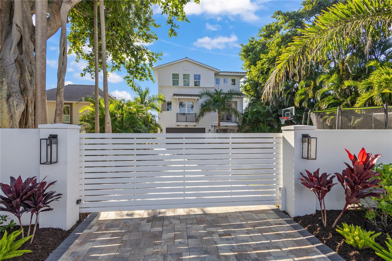 A4672889 Property Photo