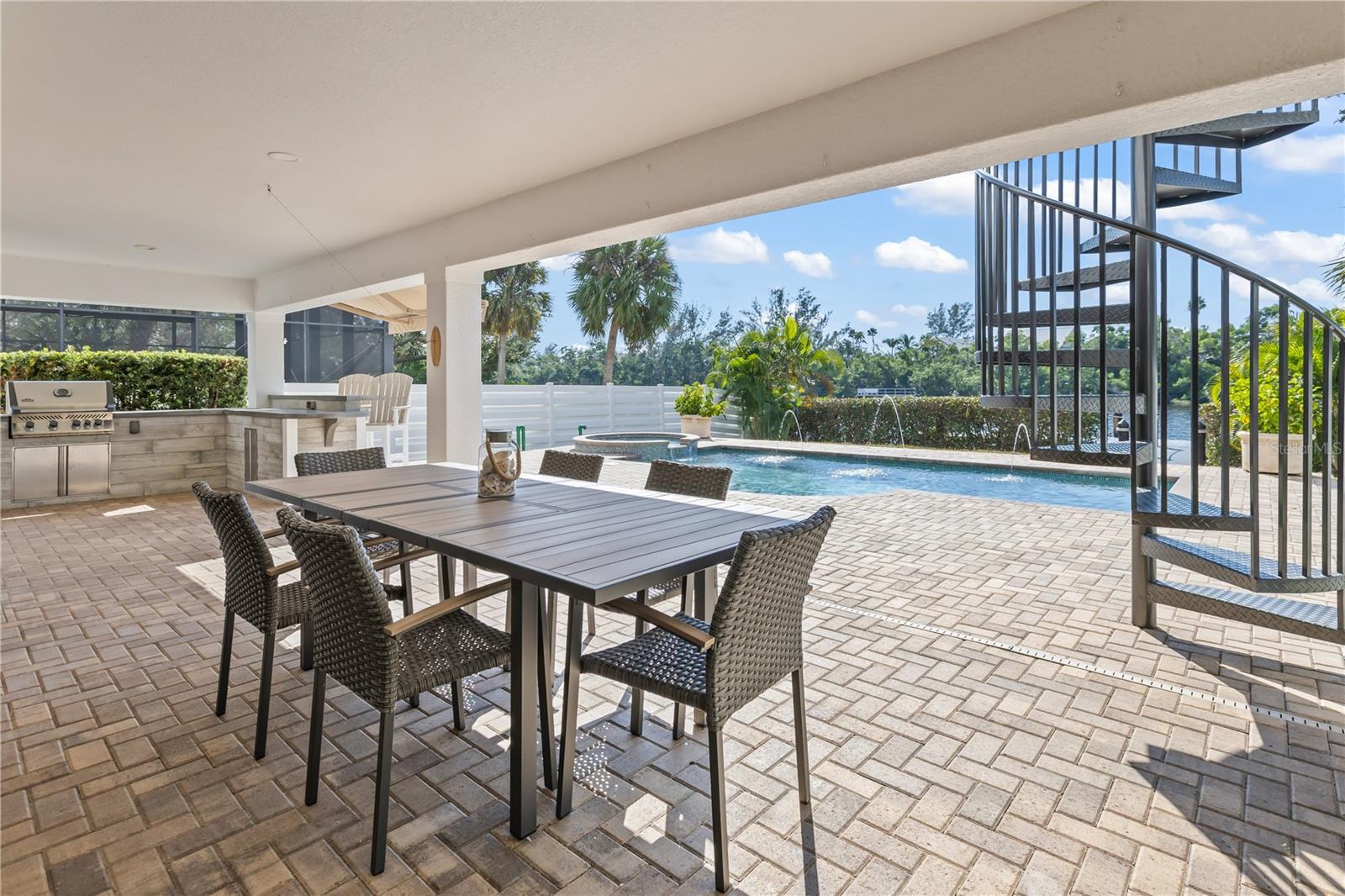 A4672889 Property Photo