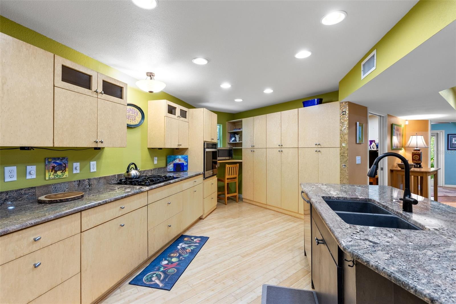 5789 N APOPKA VINELAND RD, ORLANDO, FL, 32818