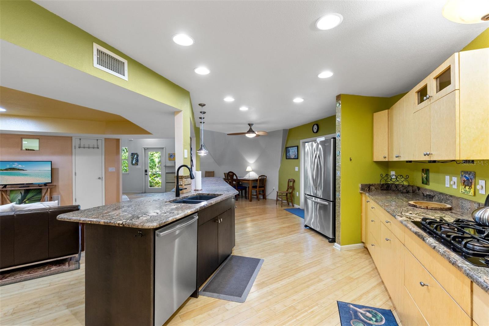 5789 N APOPKA VINELAND RD, ORLANDO, FL, 32818