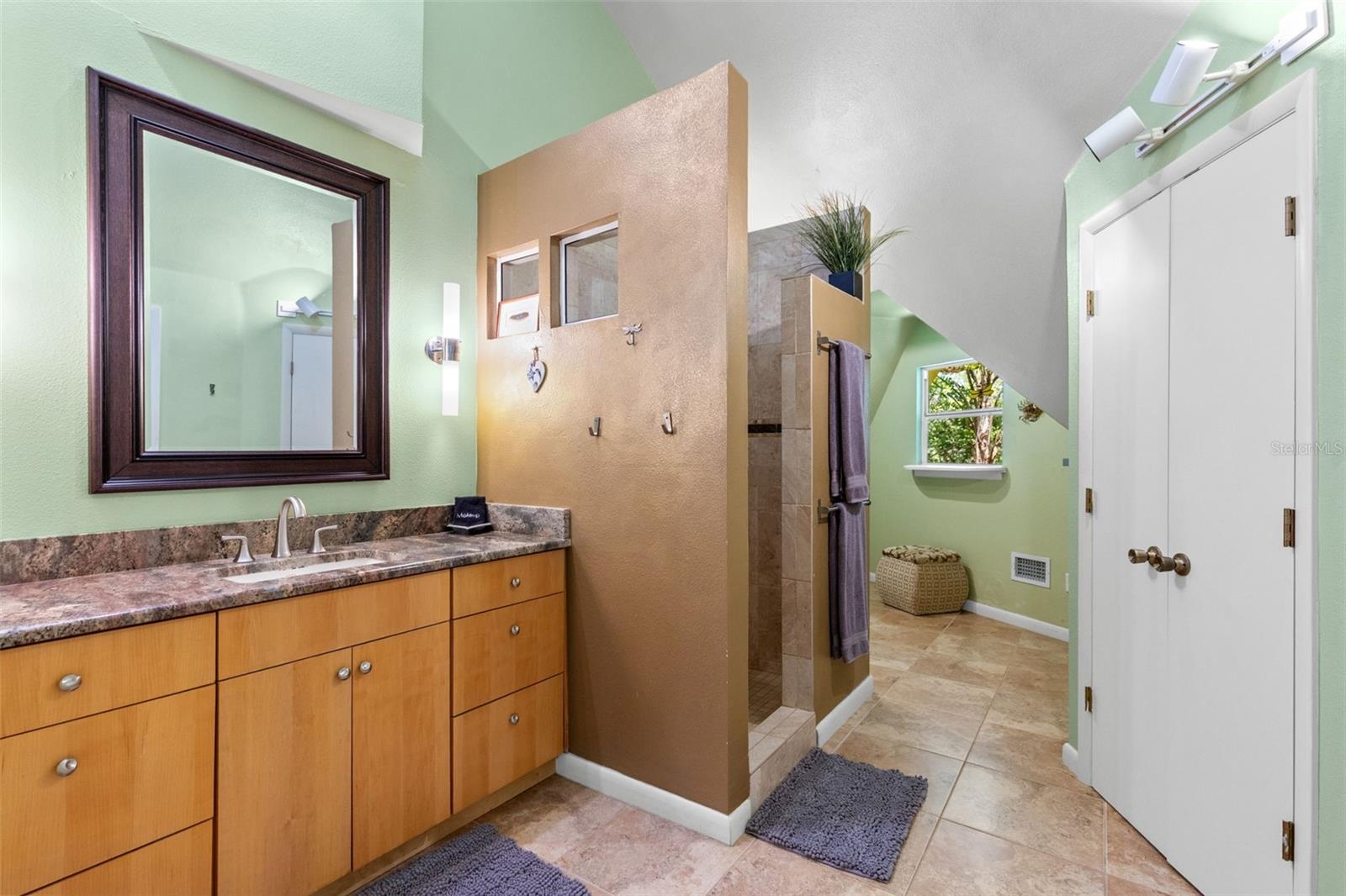 5789 N APOPKA VINELAND RD, ORLANDO, FL, 32818