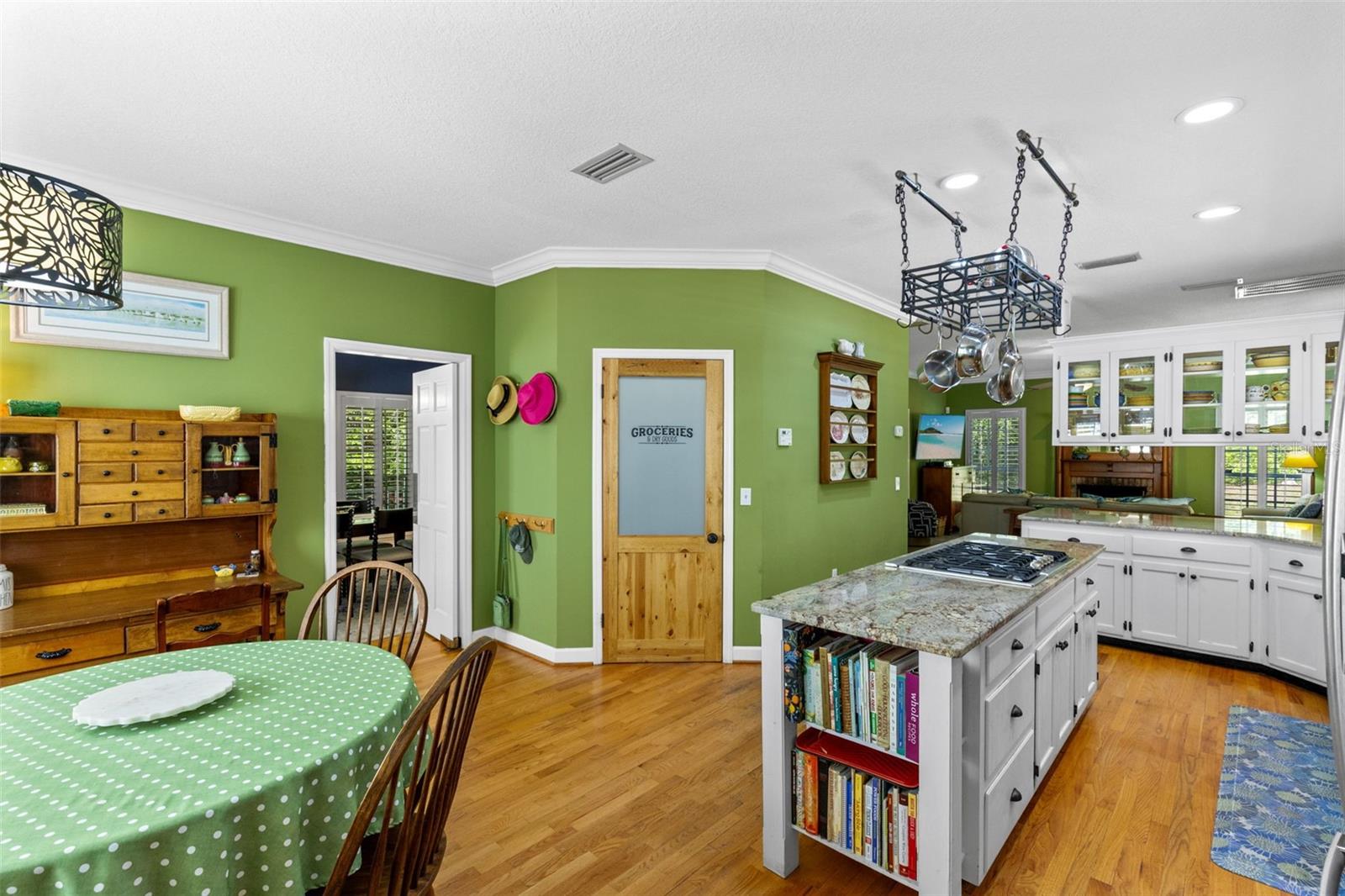 5787 N APOPKA VINELAND RD, ORLANDO, FL, 32818