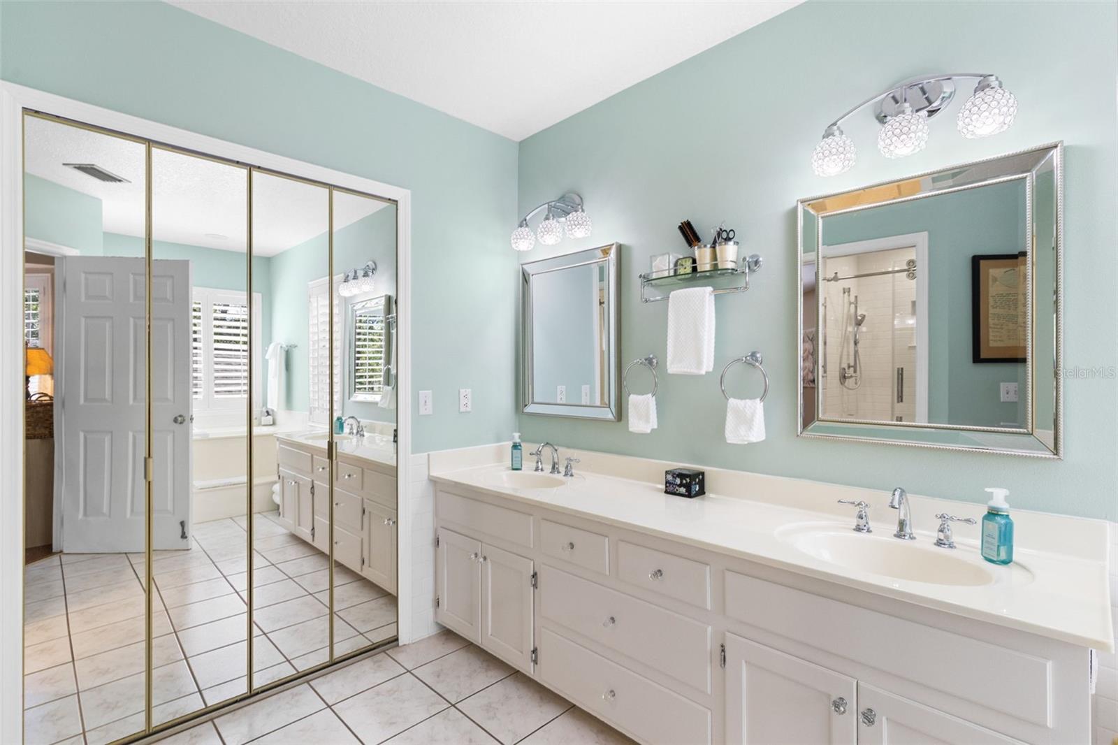 5787 N APOPKA VINELAND RD, ORLANDO, FL, 32818