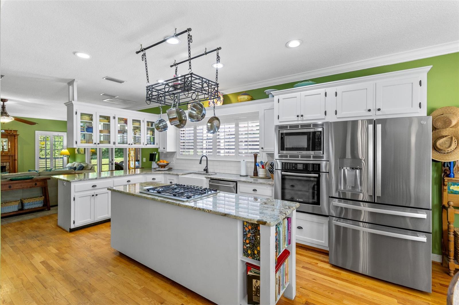 5787 N APOPKA VINELAND RD, ORLANDO, FL, 32818