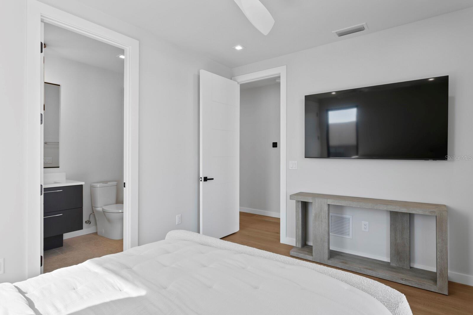 TB8450289 Property Photo