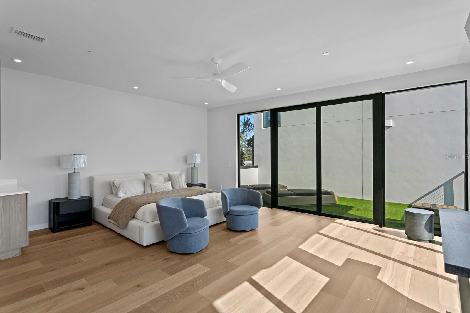 TB8450289 Property Photo